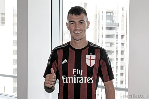 AyobBig's tweet photo. #BenvenutoRomagnoli #WelcomeAlessio TO A.C. @acmilan http://t.co/nVWg0AyUK2