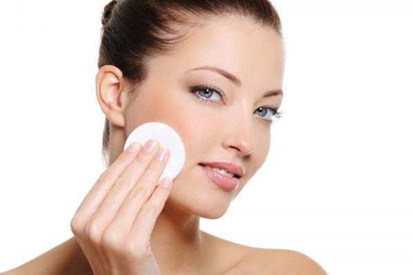 ¿Por qué tienes acné si ya no eres adolescente? farmaciamontecarmelo.wordpress.com/2015/08/07/por…