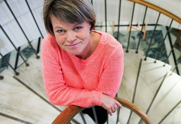 SvD's tweet photo. Ulla Andersson (V) på SvD Debatt: ”Läge att minska ränteavdrag – och satsa på fritids”. http://t.co/uQ9G4TDz9F http://t.co/Nab5JXmQ1S