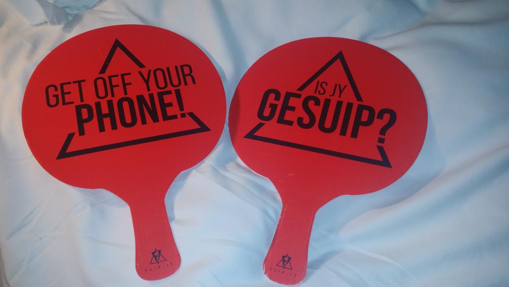 Fabulous idea: "paddles" to flash in your car to make a point to other drivers without giving the finger. <a href="/FlipItSA/">Flip-It</a>