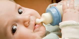 Consejos para preparar el biberón de tu bebé correctamente farmaciamontecarmelo.wordpress.com/2015/08/03/con…