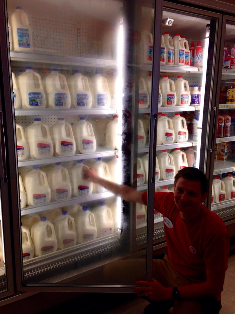 ElizabethDGalv1's tweet photo. Stock! Stock! Stock! Keeping grocery full #R300fillerup #R300MIH15 #T0083 Rocks!!! http://t.co/N0wFTY3aJV
