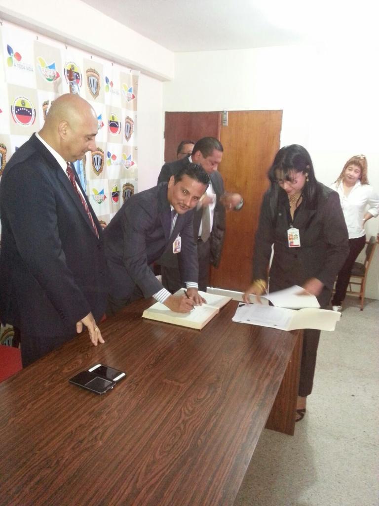 cicpc_monagas's tweet photo. Com. Jefe D. Guzmán, nuevo sup. de S/D Deleg. Estadal Bolívar; asume la jefatura de S/D Maturín, Com. E. Aliendres http://t.co/qkne9MPSWR