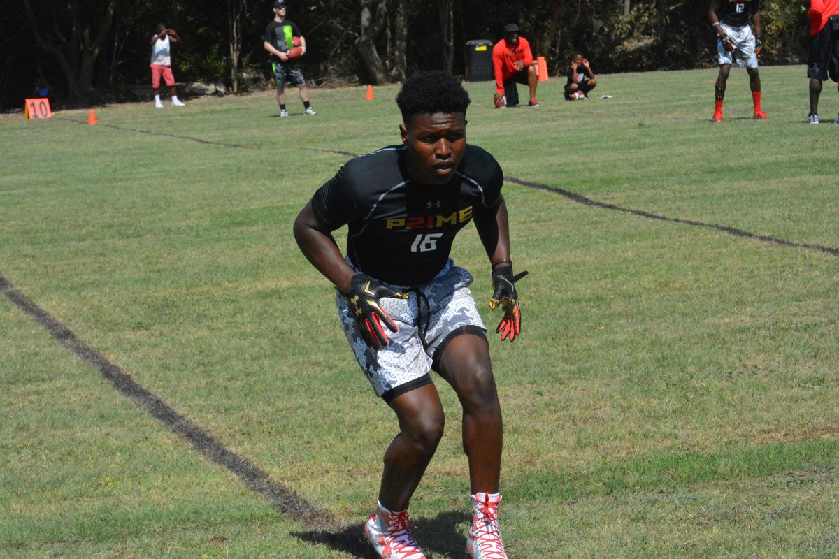 adamgorney's tweet image. 2017 five-star CB Darnay Holmes plans to see #OhioState vs. #VaTech game in person bit.ly/1IWGAzd