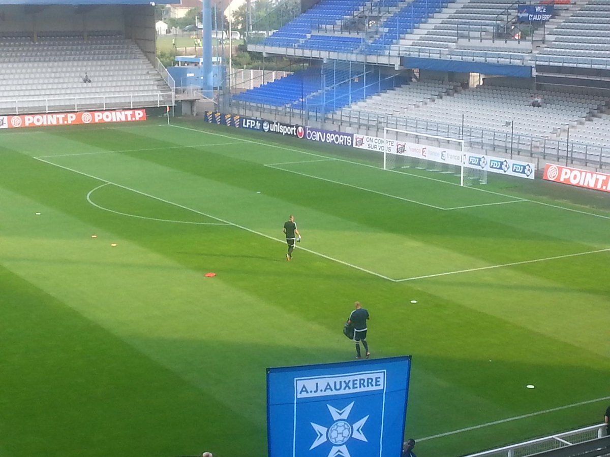 Coupe de la ligue : Auxerre - Red Star CMJLFZUW8AE53Qw