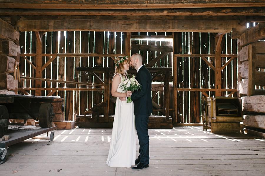 Rustic and elegant wedding on the blog today at #blackcreekpioneervillage <a href="/BonjourCeline/">Celine Kim</a> evntsrc.ca/1WfLv8h!