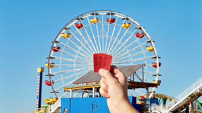 Adweek's tweet photo. How @CapitalOne used Instagram to show what’s in people’s wallets and boost ad recall: http://t.co/dHK1H1D3hM http://t.co/s8SuAeHA0d