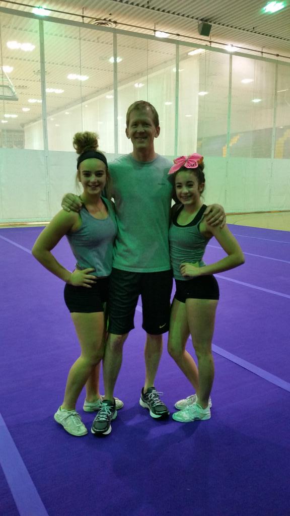 BraddockCheer's tweet photo. Accidental matching at practice. #GreatMindsThinkAlike #LBcheer http://t.co/V0LpiaHlvp