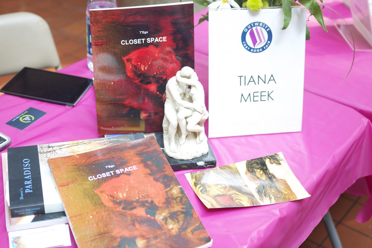 OutWriteDC's tweet photo. #OutWrite2015 exhibitors included @mdorsey10 @KAnnJacobson @rl_norman
Photos:@TeamRayceen photographer @realronjunior http://t.co/YWADXw3Olq