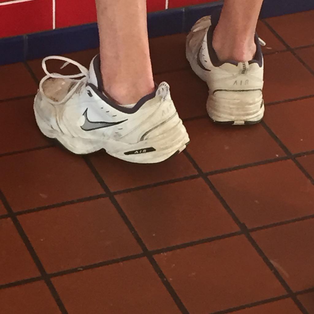 fuzzmaster85's tweet photo. Someone's rockin your shoes not ds hahah @Heskicks http://t.co/jx7gN5bzYj