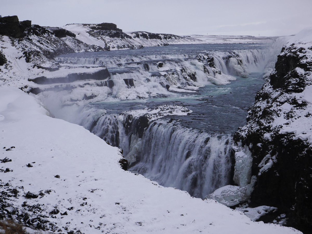 Mellovestravels's tweet photo. P4 Photo pas lumineuse? C'est qu'elle est prise en lumière naturelle à 14h en janvier chez @thisisiceland #battlephot http://t.co/9qKX0GX4Fp