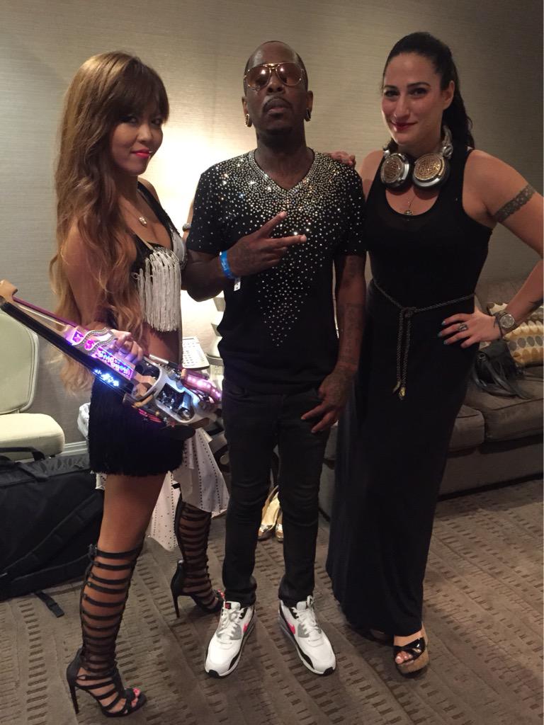 jidrisofficial's tweet photo. We just premiered The Violin Song! #poss2015 #hotandmessy #promoonly #poss15 #theviolinsong #theviolindiva http://t.co/EKzC5Xiew9