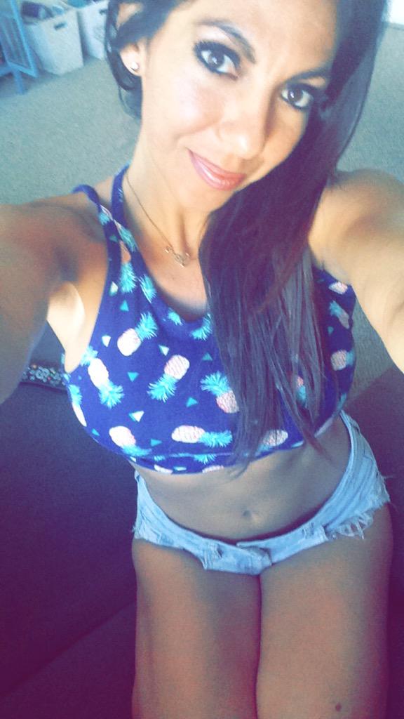 ESPNMermaid's tweet image. Loving my Sunday at home relaxing on this beautiful day!