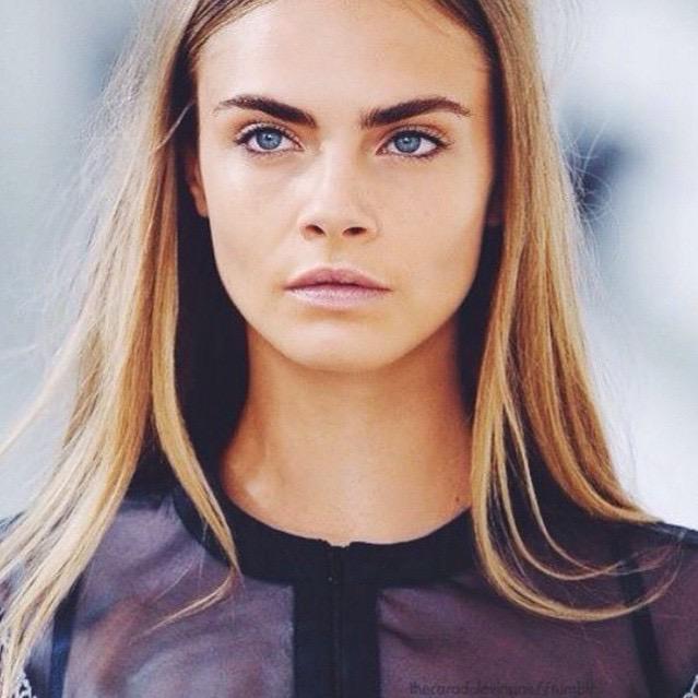 Happy birthday to the beautiful cara delevingne !! girl crush !!! 