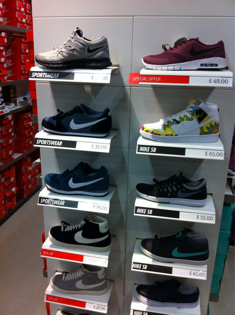 Novedad Malgastar Modernizar P. 🌐 on Twitter: "Hatfield galleria Nike outlet. @SneakerDealsGB  http://t.co/lVkzcU4t2h" / Twitter