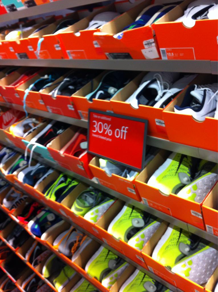 lava Posteridad Metáfora P. 🌐 on Twitter: "Hatfield galleria Nike outlet. @SneakerDealsGB  http://t.co/lVkzcU4t2h" / Twitter