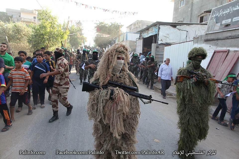 اخر استعراض لكتائب عز الدين القسام في غزه  CMJcIpTVAAAZ91B