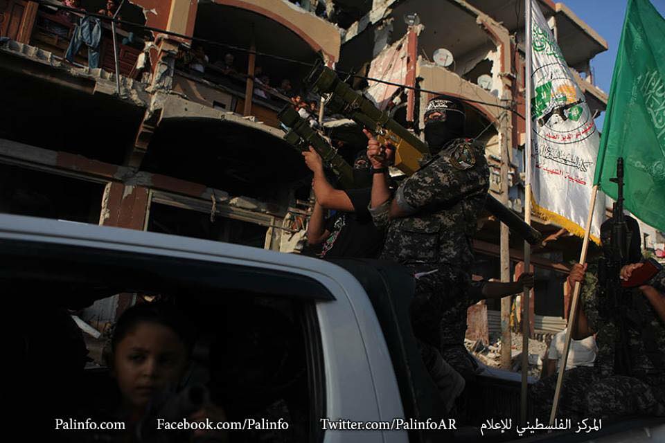 اخر استعراض لكتائب عز الدين القسام في غزه  CMJcIs9UAAAUkoF