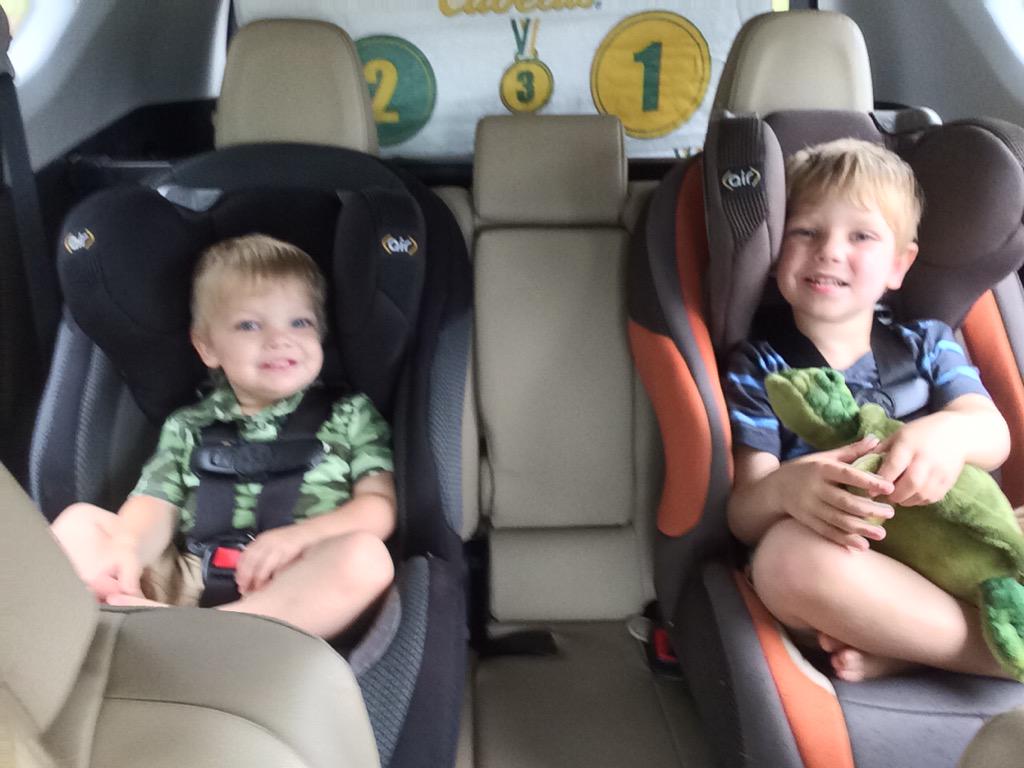 JKBeamer1's tweet image. #LetsGoPlaces this week! Taking on Day 2 shopping w @CrissyBeam #ToyotaGivesBack