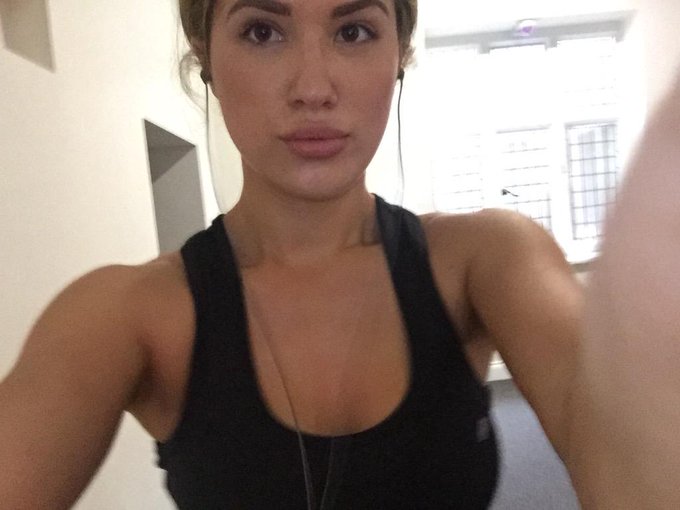 Heya #workoutselfie ain't no time for a filter ☺️👍 http://t.co/Imjq6lbU8u<a href="/tag/workoutselfie"class="tags">#workoutselfie</a>