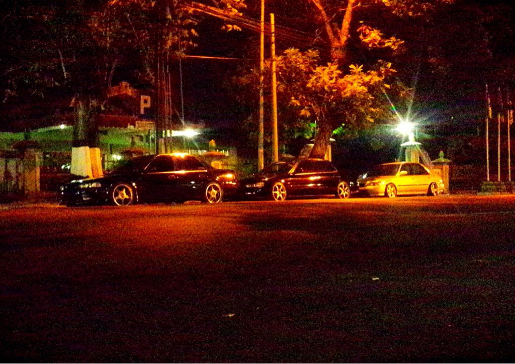 Lama bgt ga pernah eksis dijalan.. Sekali-kali boleh lah. Mobil tuanya HipDip.. 😂😂