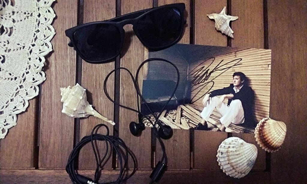 ColtonAveryIT's tweet photo. Hey #ColtonsArmy all over the globe, would you like to win a picture with @coltonavery's autograph? Stay tuned!🌅🎶🙌 http://t.co/UF41CGVtoZ