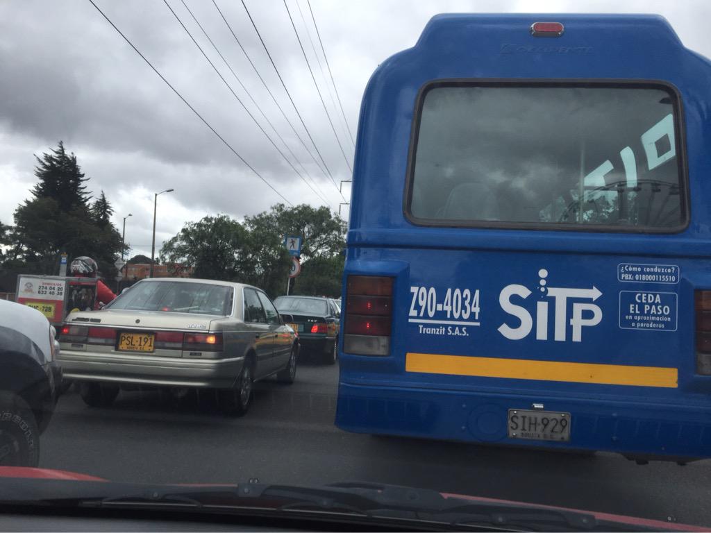 Lucky_George's tweet photo. Gente no les importa prestar el servicio sino cobrar al final del mes. Más de 20 cuadras por carril central @SITPBTA http://t.co/A40cnitQ4M