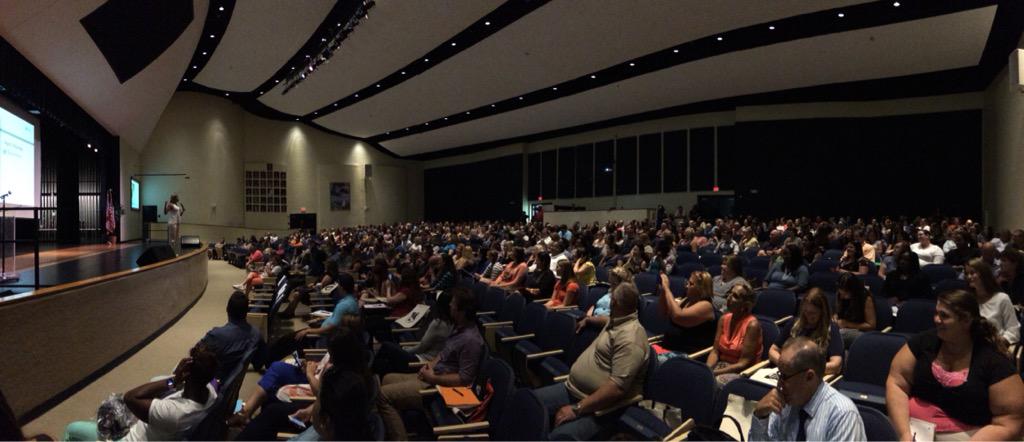 BlinnjaTheNinja's tweet image. Paralympic Gold Medalist  April Holmes puts on her gold spikes, you put on your gold shoes everyday for your Ss #e3y1