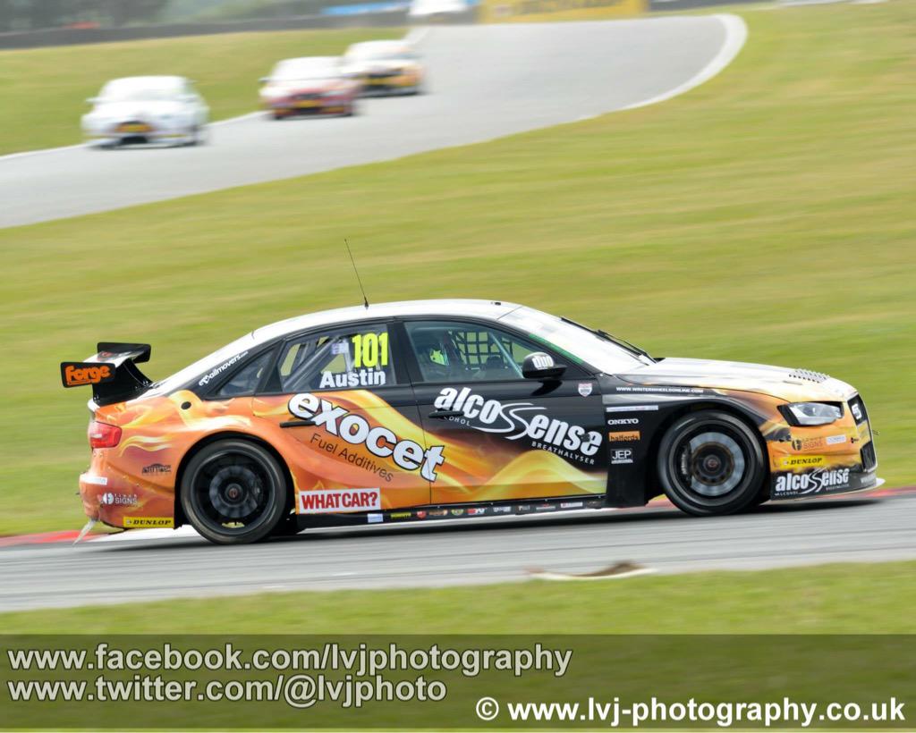 lvjphoto's tweet photo. @RobertoAustini @RobAustinRacing @FAST_Exocet as promised when you signed my photo on Sunday some of my photos of you http://t.co/qBax5ZiS28