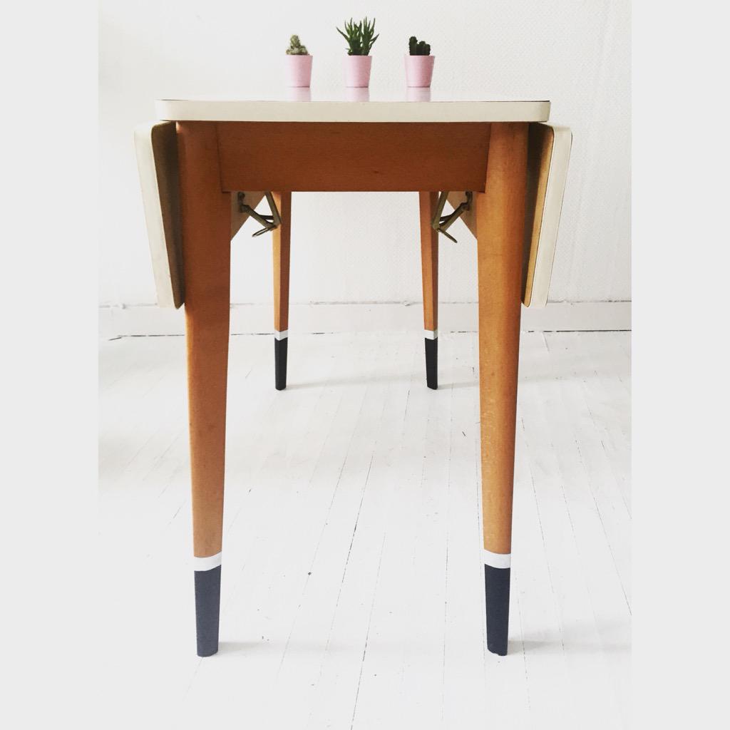 treemendusUP's tweet photo. A previous commission, one of our faves! #formicatable #retro #upcycledhour http://t.co/ulT9NnDeB4