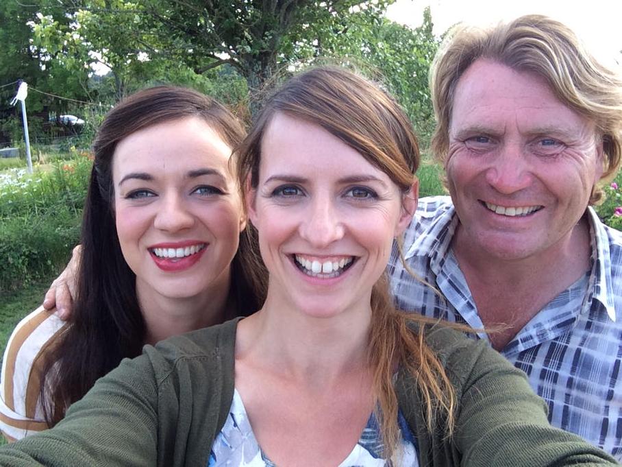 End of day one selfie with mi'mates on @LoveYourGarden2 @FrancesTophill @daviddomoney