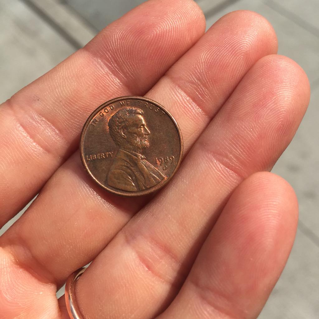 <a href="/cupkates3/">kate sigel</a>: Found a 1989 lucky penny on the sidewalk-must be leftovers from <a href="/taylorswift13/">Taylor Swift</a> show #TaylorSwift1989Tour