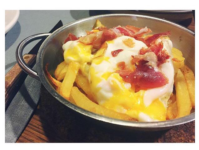 Los huevos estrellados⭐️, del restaurante El Mussol con #jamon son ultra🔝 #foodie #Barcelona #felizmiercoles