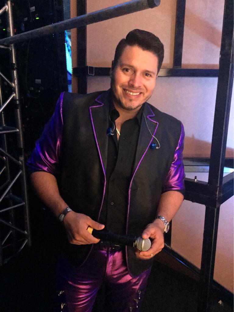 BANDA_MS's tweet photo. Nervioso pero listo @waloms #LaMSenPremiosBandamax http://t.co/Zk6xW21VsJ