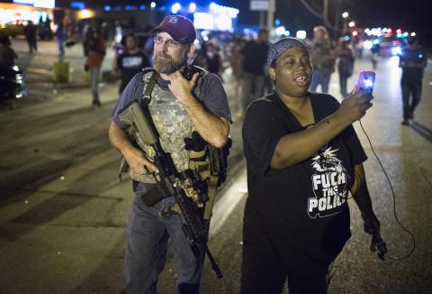 NBCNews's tweet image. Why are 'Oath Keepers' allowed to be armed in the middle of Ferguson protests? nbcnews.to/1HEW35L