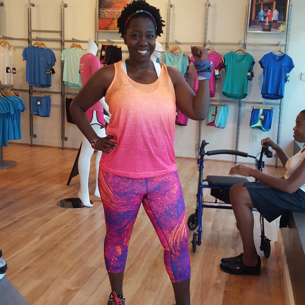 nacole99's tweet photo. @AngieMaskeBerka @BibRave @azsungoddess1 @Buff_USA Me! I brought the funk. #bibchat http://t.co/NoEef7cwQI