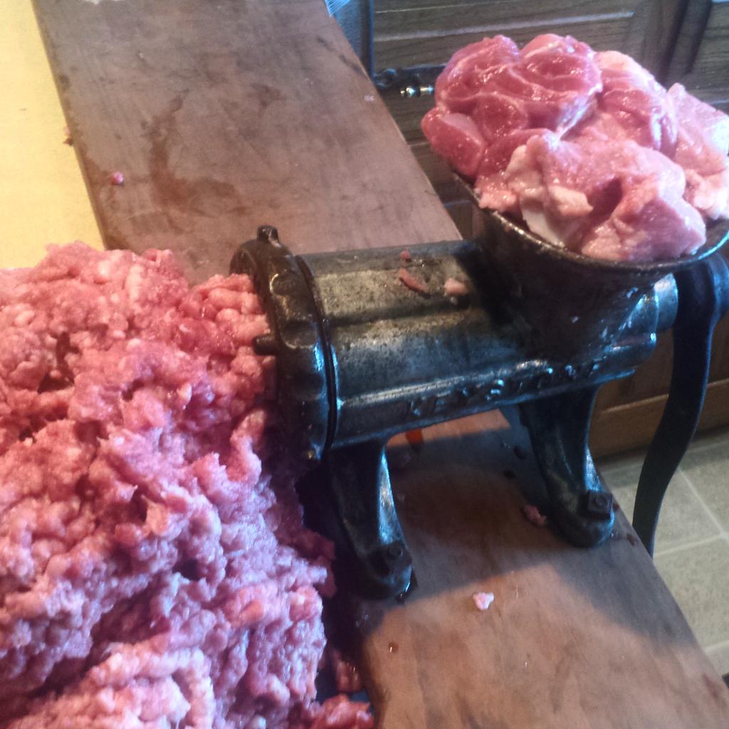 MorganFarmsMO's tweet photo. #farmraised, #farmfresh #butchered, #handcranked #groundpork! #girlpower #farmher #success #pork  #MorganFarmLife http://t.co/DR1cl2fYHO