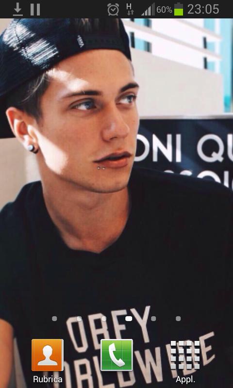 COLeeHaynes's tweet photo. @Benji_Mascolo Adoro lo sfondo del mio telefono..❤❤❤ http://t.co/1ev6sEKYHE