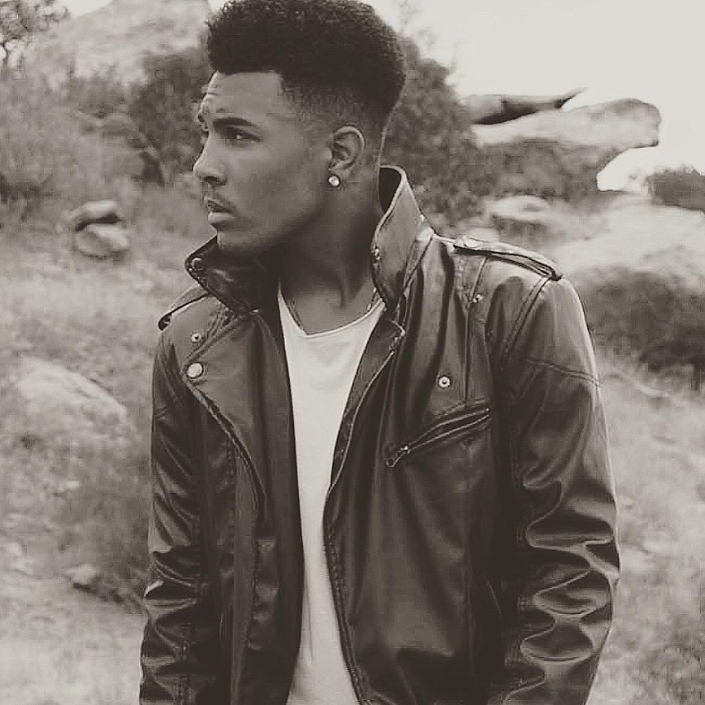 ALewisMusic's tweet photo. I love you but do you love me http://t.co/BlfCrETeTR