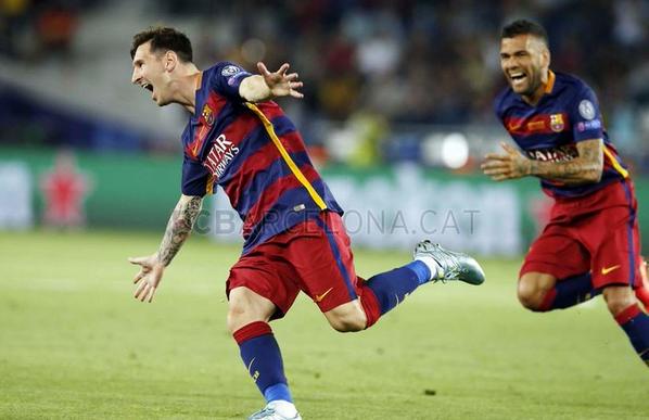 FCBarcelona's tweet image. Messi named Man of the Match in the #SuperCup win over Sevilla after his two goals   #FCBlive #FCBSevilla #DRE4M