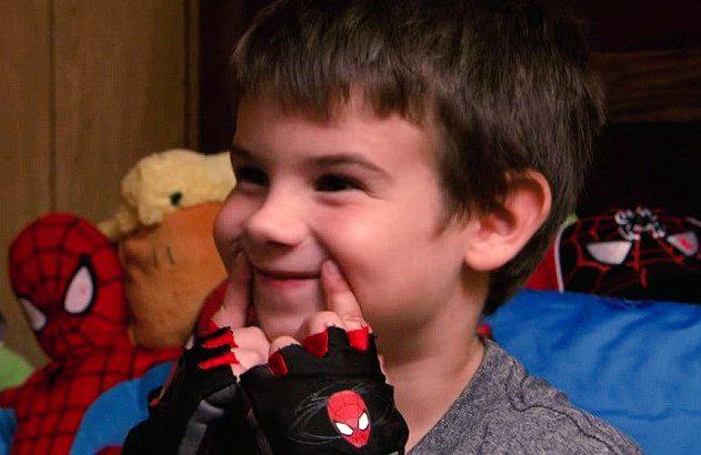 VasilyKoledov's tweet image. Amazing! 6yo Jaden Hayes lost both parents. Got tired of sadness. Now
on mission to make people 😊. #smileexperiment