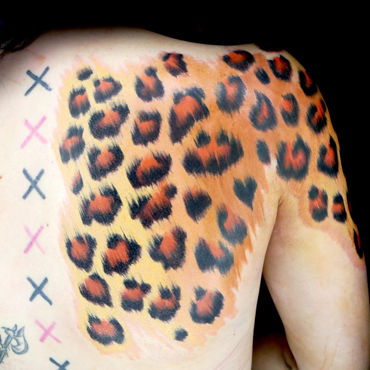 inkmaster's tweet photo. The judges said that @ChrisBlinston showed amazing technique in capturing the fur of the cheetah. #InkMaster http://t.co/yR7YBnTT29