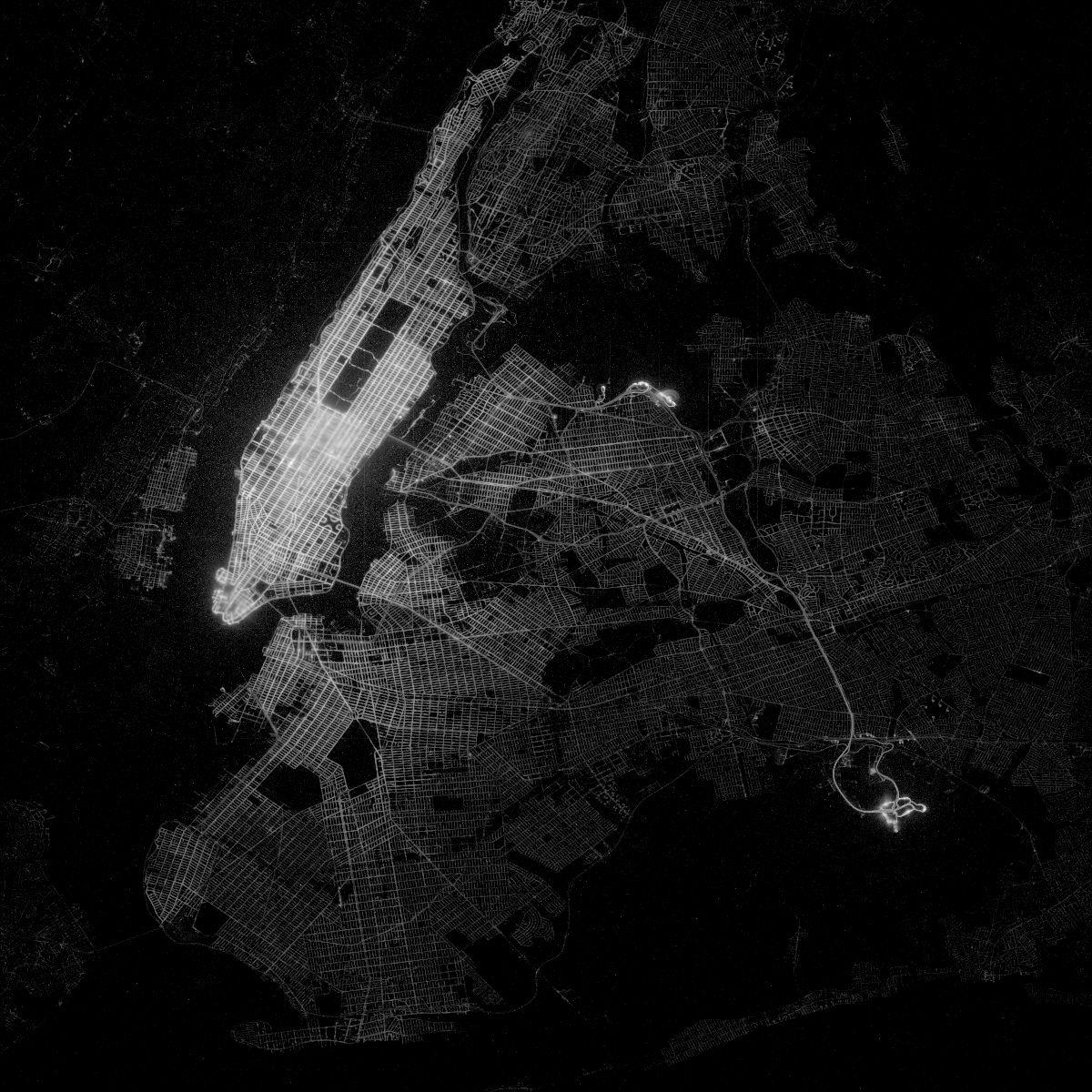 CreativeMarket's tweet photo. A stunning map of New York City plotted using only taxi location data 😍 🚕  http://t.co/FqBzXEhVoe http://t.co/3CZD2RDQyA