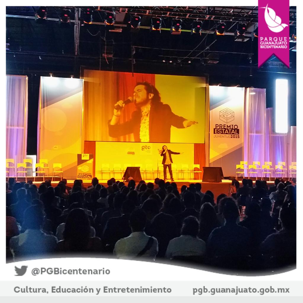 PGBicentenario's tweet photo. Con show #standup Inicia en @PGBicentenario el #PremioEstatalDeLaJuventud2015 del #INJUG @jovenesgto http://t.co/6iPW8bcqLY
