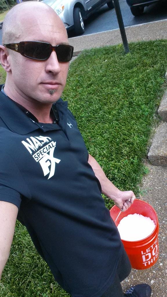 Nash_Special_FX's tweet photo. Making it snow in 95° weather for QVC commercial! #snow #effects #frostguard #QVC http://t.co/AircACTYAF
