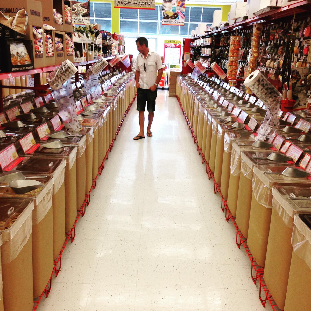 zerowastehome's tweet photo. First visit to a @bulkbarnfoods:wow what a selection! Thx to those who shared its location in #zerowastehome #bulkapp http://t.co/raAM3dPkO7