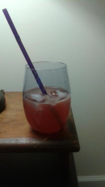 QueenCqueen4's tweet photo. A fun, tasty, and easy to make drink. Refreshing for a Summer afternoon. #SplendaSpritzer #splendasavvies #sponsored http://t.co/7iF7SErYSo