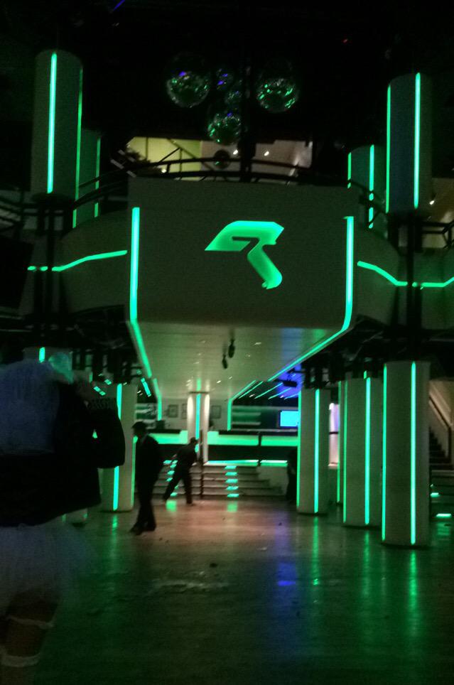 promo_ix's tweet photo. Genuxxxxx🎉🎊😈 http://t.co/70CeudpIAf