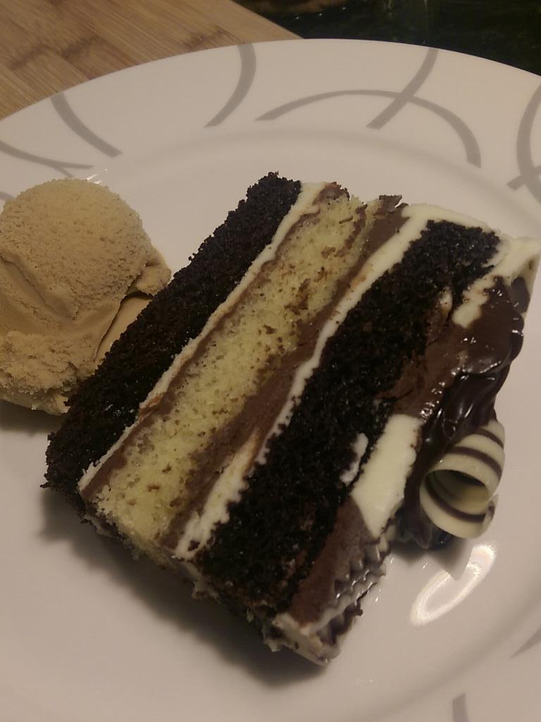 [Image: CMKmkHTUYAAvhEN.jpg:large]