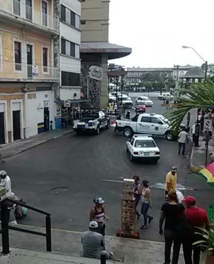 greckoo's tweet image. #MeDuelesTampico que uses la fuerza publica para bloquear calles y no permitan llegar a los #mercadosdetampico